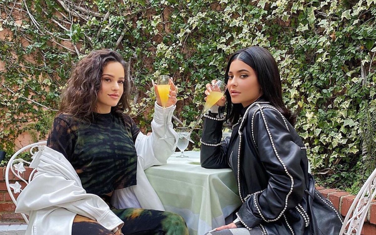 La foto de Kylie Jenner y Rosalía que anuncia su ¿compromiso?