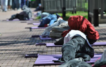 Solidaridad: cómo dar una mano a los que pasan frío en días de temperaturas tan bajas como estos