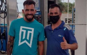 Las fotos del lujoso Rolls-Royce de Carlos Tevez con el que revolucionó un pueblo entero