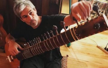 La nueva vida de Matías Camisani, el ex de Dolores Barreiro, que ahora es budista y toca el sitar: "Vivo de..."