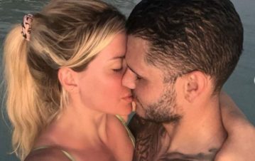 La noche a puro amor de Wanda Nara y Mauro Icardi frente a la Torre Eiffel llena de glamour