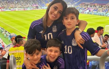 El look "cábala" que lució Antonela Roccuzzo para el partido de Argentina y Australia