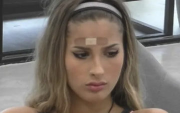 Julieta de Gran Hermano atraviesa un "drama estético" y  terminó con una curita: "¡Es enorme!"