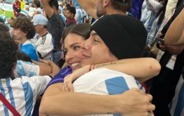 Las fotos súper románticas de la China Suárez y Rusherking alentando a Argentina