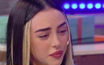Nicki Nicole lloró desconsoladamente en vivo por su abuelo: “No lo veo hace…”