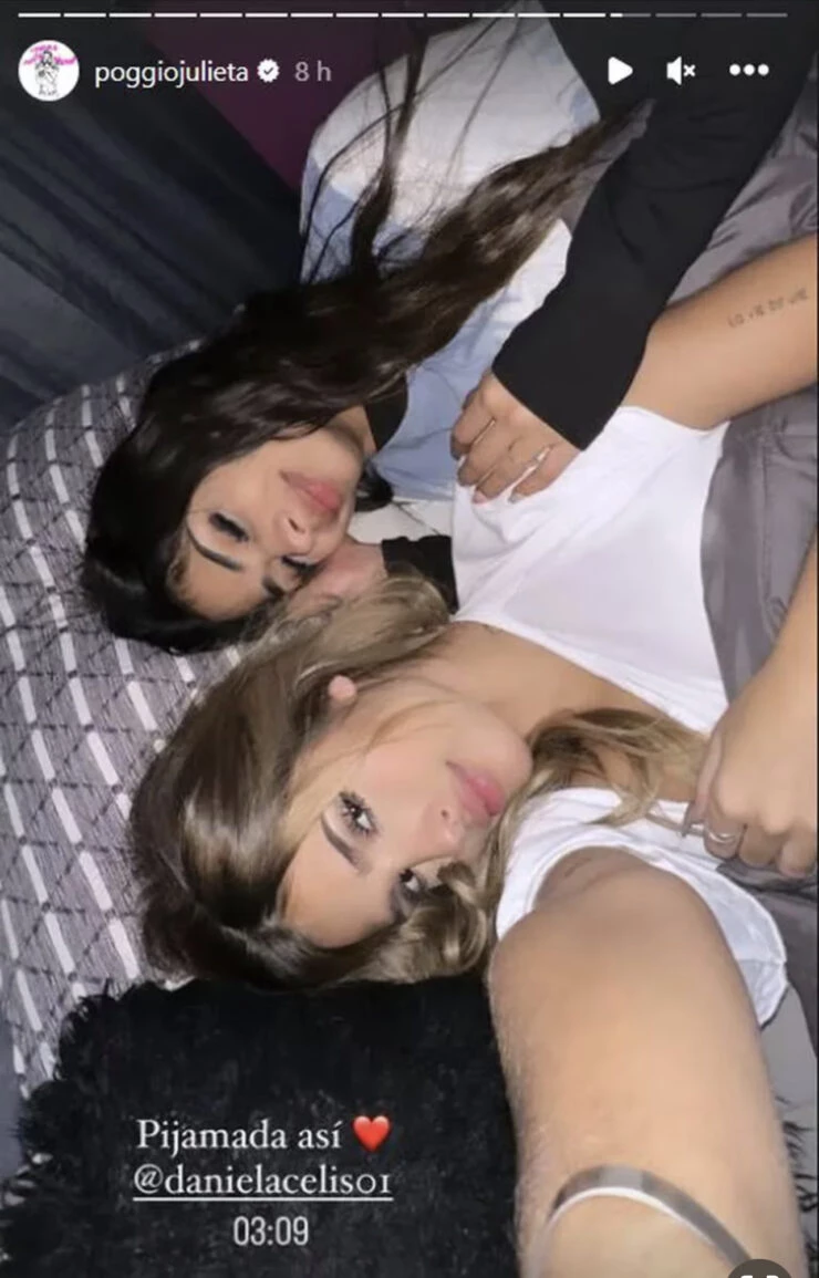 La foto de la pijamada hot de Julieta Poggio y Daniela Celis desde la cama  – Revista Paparazzi