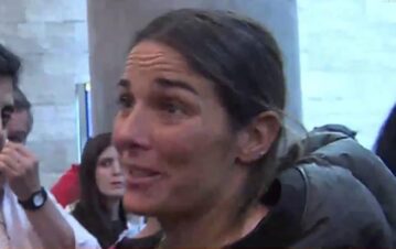 Por qué Juana Viale se peleó en la calle con unos fans