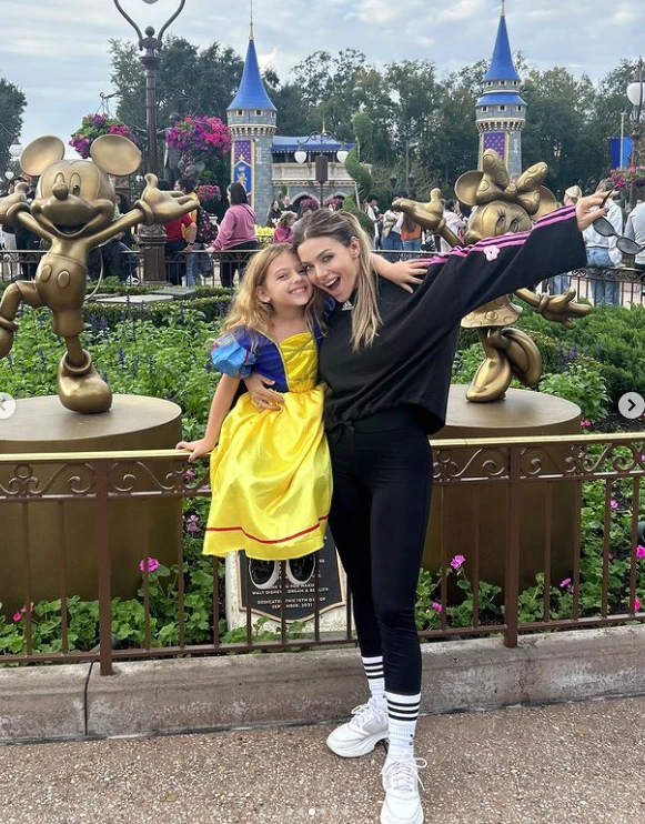 Evangelina Anderson y su hija por Disney