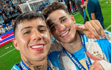 El detalle íntimo que Julián Álvarez reveló de su muy cercana relación con Enzo Fernández: "A la noche me hace..."