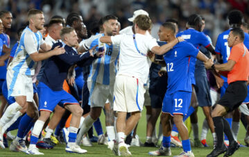 ¡Escándalo! La pelea de los jugadores de la Selección Argentina con los de Francia en los Juegos Olímpicos