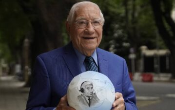Macaya Márquez celebró sus 90 años y sorprendió al revelar de qué cuadro es hincha